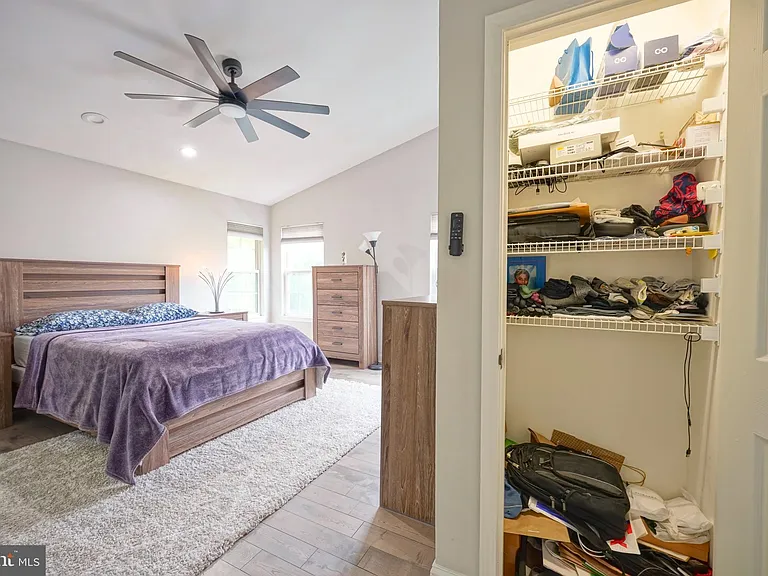 16 Buckingham Pl — Photo 43