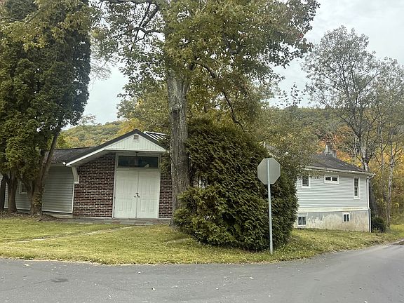 2nd image of 6 E Shore Trl