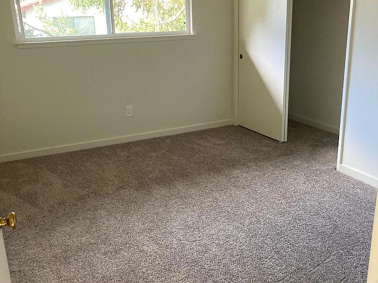 1020 Florence Ln #11 — Photo 6
