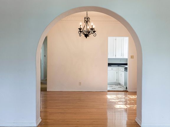 5th image of 9948 Robbins Dr APT 3