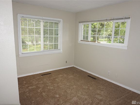 5th image of 3214 46th Ave NE