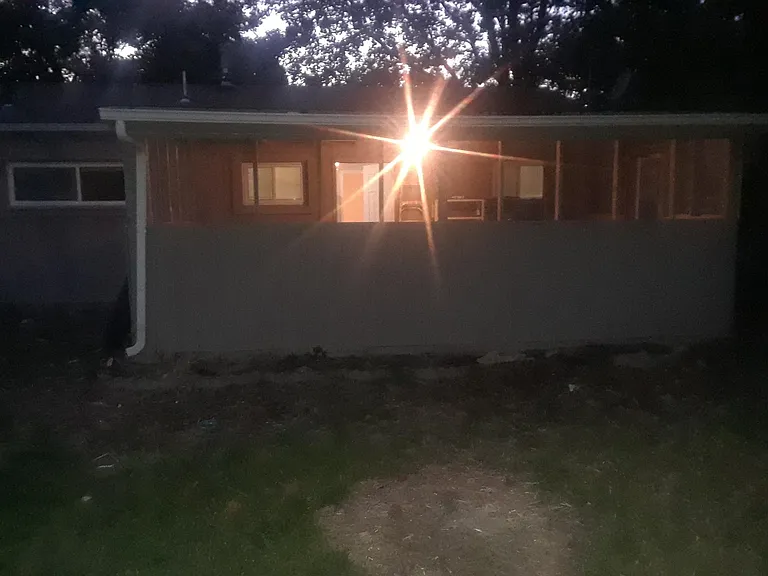 10923 Ewing Ave — Photo 12
