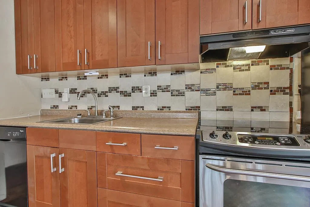 1 bed, 1.0 bath, 2437 sqft, $1,500 — Photo 2