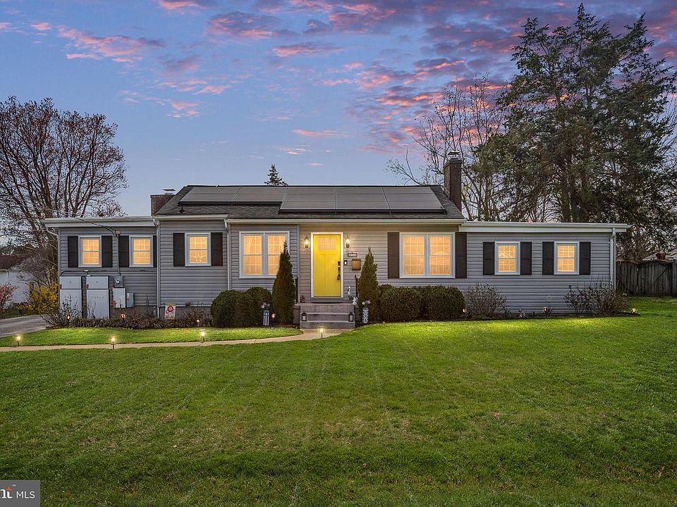 1st image of 216 Lorraine Ave