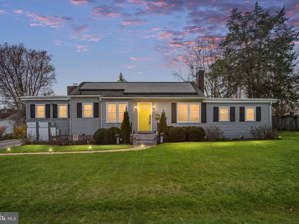 216 Lorraine Ave, Fredericksburg, VA 22408