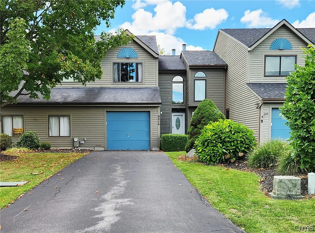 2 bed, 1.5 bath, 1388 sqft, $2,000 — Photo 1