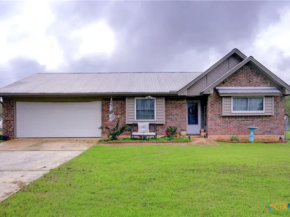 104 Lago Vis, Luling, TX 78648