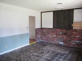 3rd image of 253 Middle Dr