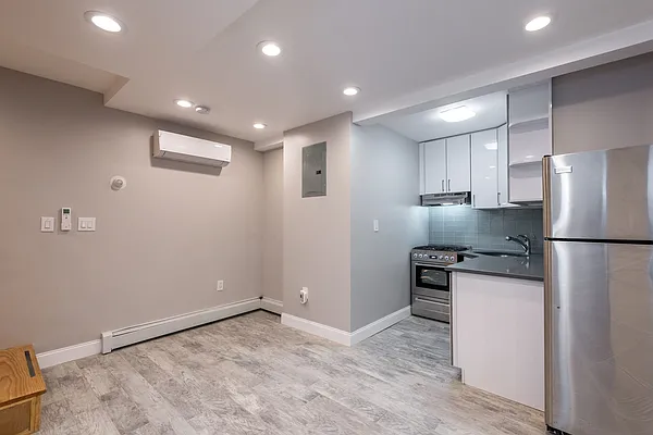 Rented by Nooklyn NYC LLC | media 4