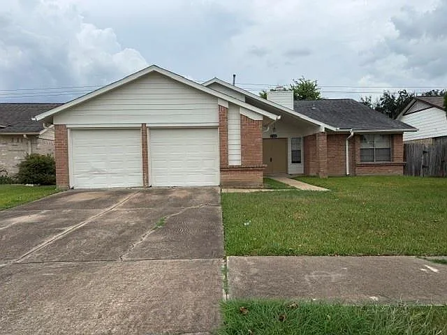 3 bed, 2.0 bath, 2264 sqft, $1,800 — Photo 1