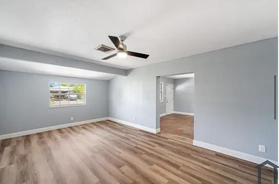 3rd image of 5660 Hobson St NE