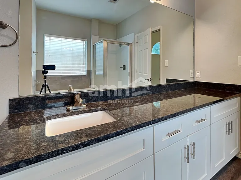 10931 S Falls Ter — Photo 12