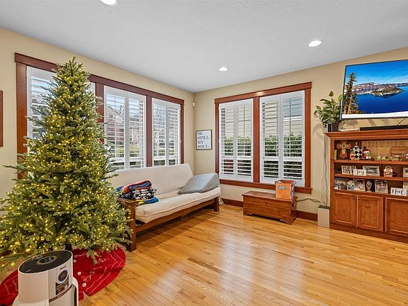 2nd image of 69 Greenmoor Dr