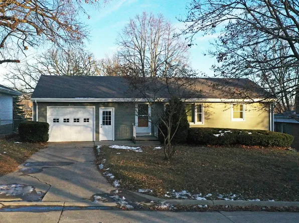 604 Terrace Hill Dr, Corning, IA 50841