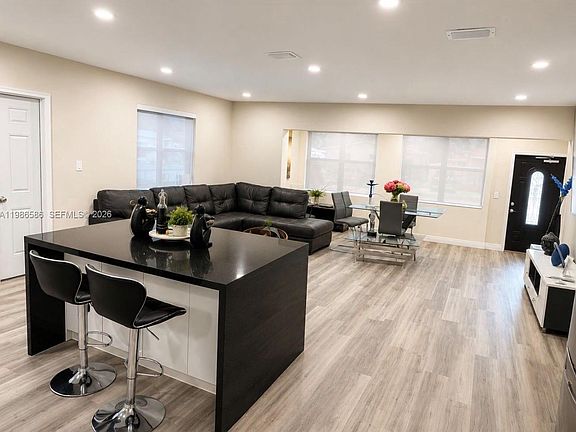 4th image of 52 E 50th Pl