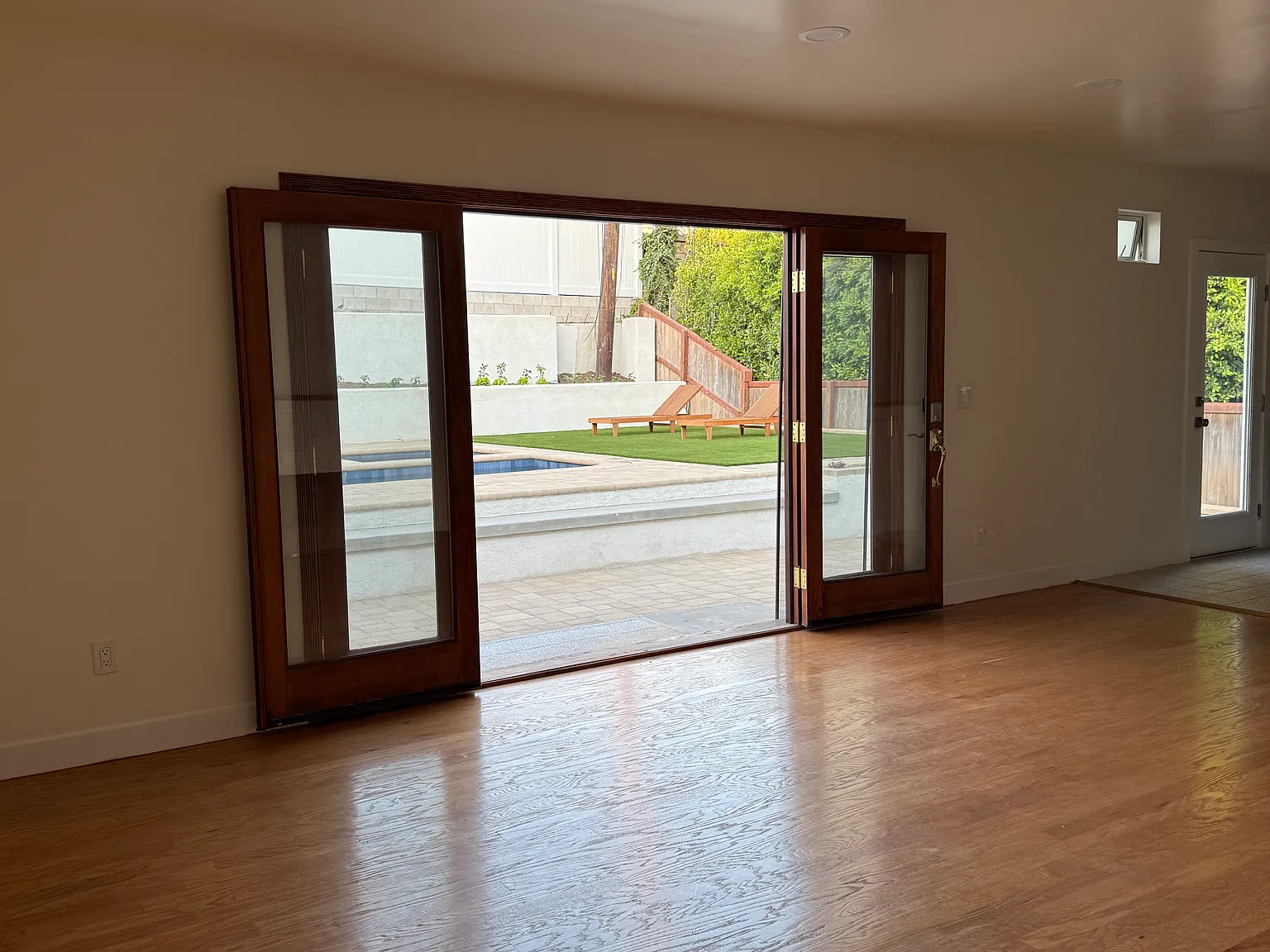 4 bed, 1800 sqft, $7,450 — Photo 4