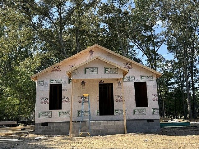 2nd image of 527 Highland Ln Lot 43