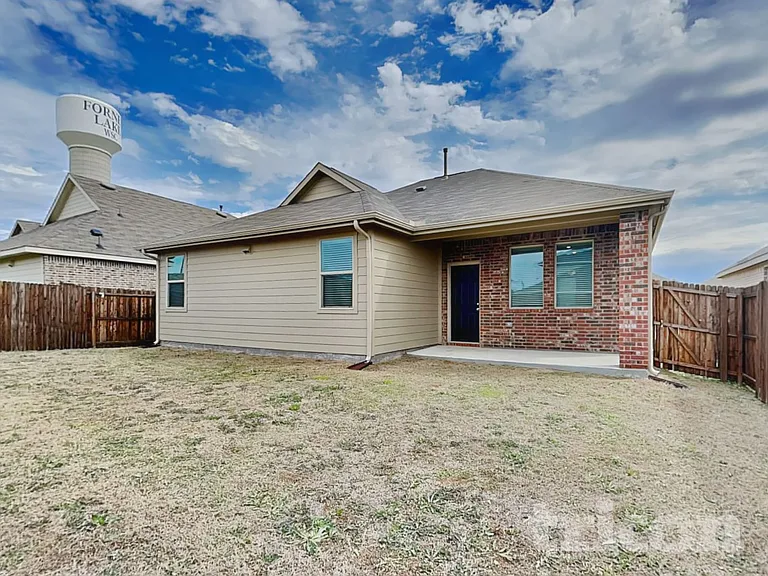 2106 Silver Charm Ln — Photo 17