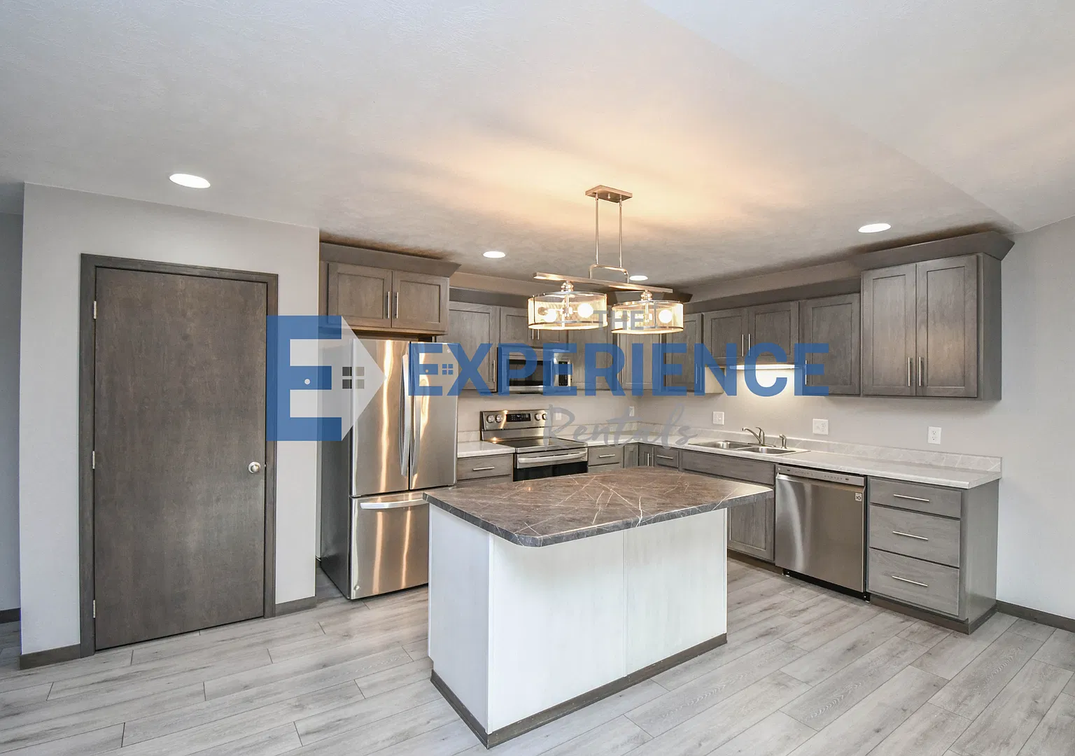 Spacious 3BR Townhome on Quiet Cul-de-Sac! — Photo 4