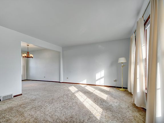4th image of 10424 Lacrosse Ave