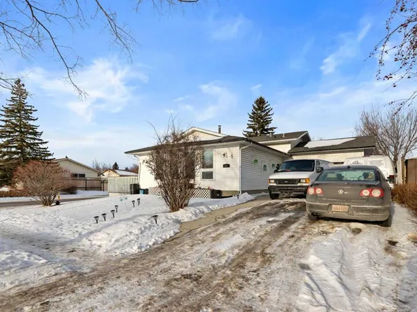 892 S Abbotsford Dr NE, Calgary, AB T2A 6B8