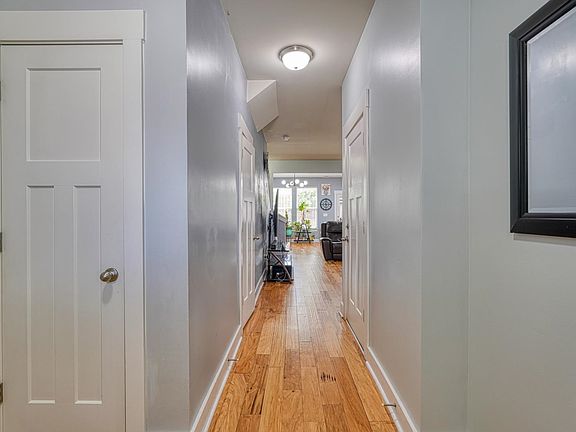 3rd image of 202 Keaton Ct