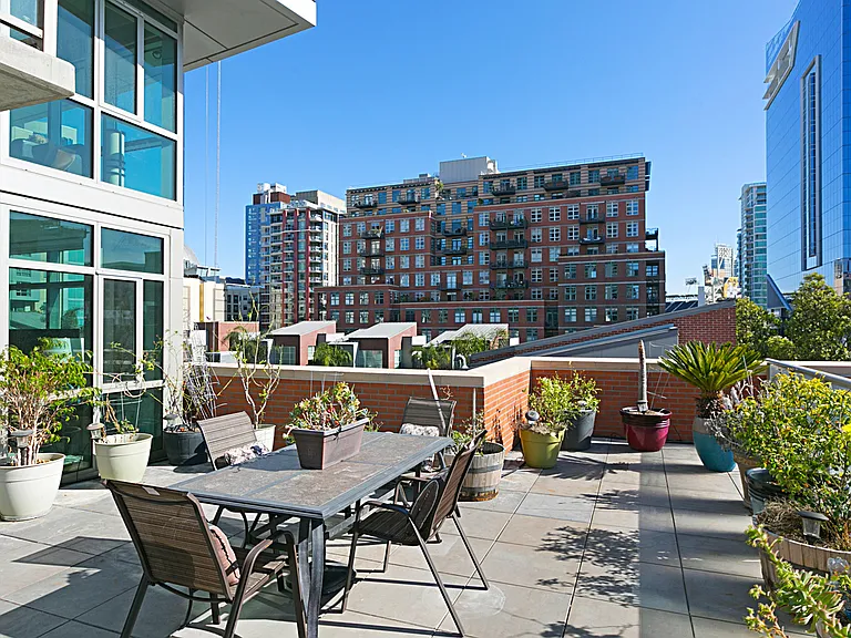 800 The Mark Ln #310 — Photo 24