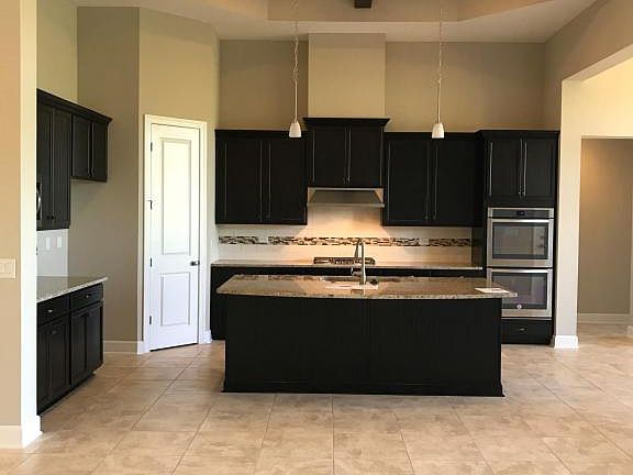 5th image of 1035 Glenneyre Cir