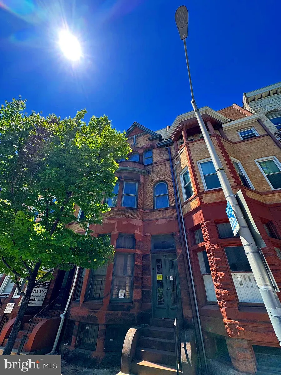 Building Photo - 1704 Saint Paul St #1