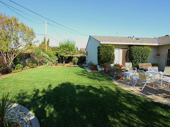 3rd image of 1235 Pampas Dr