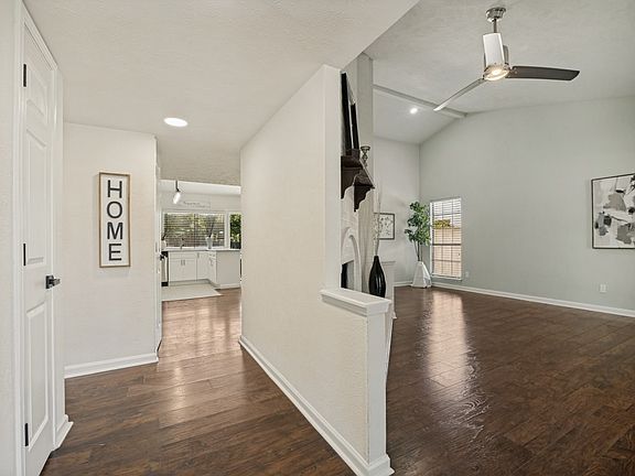 4th image of 2036 Apple Valley Rd