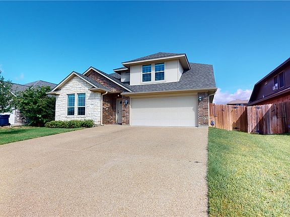 3rd image of 923 Emerald Dove Ave