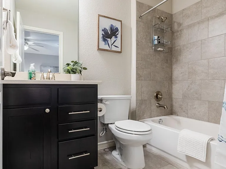 245 Adams St — Photo 37