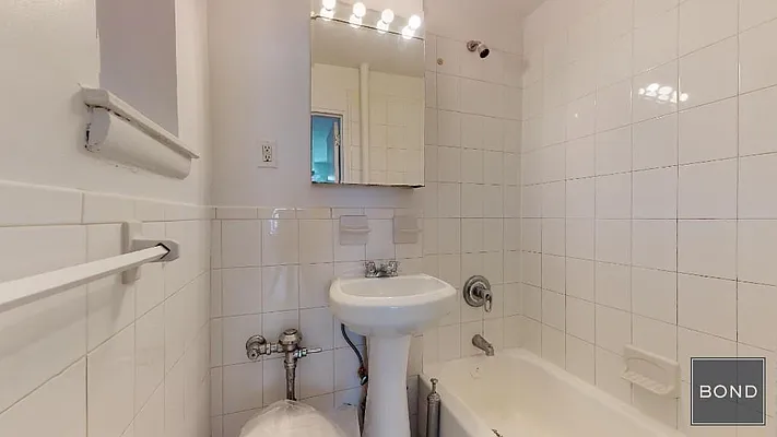 Rented by Bond New York | media 17