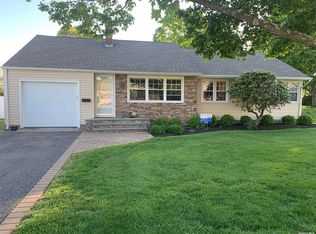 129 Sunrise Ave, Riverhead, NY 11901