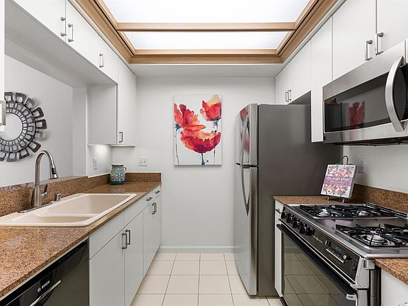 4th image of 600 Deer Valley Road #2B