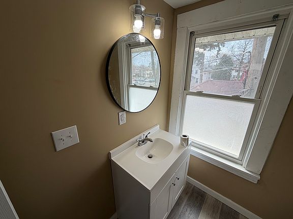 5th image of 311 Wadsworth St