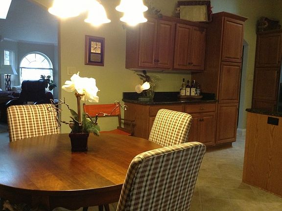 4th image of 208 Southpark Pl