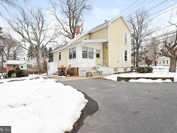 3rd image of 428 N Earl St