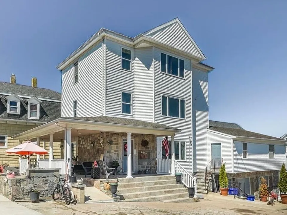 471 Division St #2