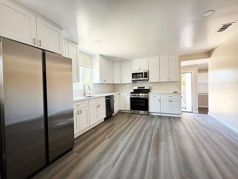 2410 River Rd — Photo 3
