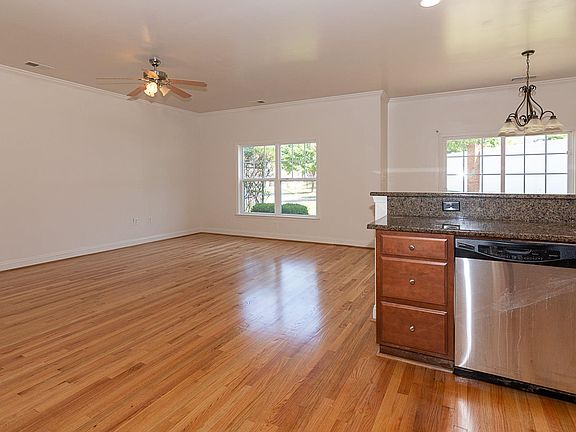 5th image of 18 Cottonplace Ln