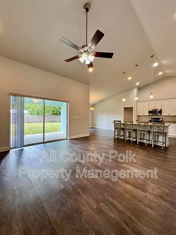 4 bed, 2.0 bath, 2250 sqft, $2,395 — Photo 4