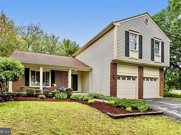 2nd image of 302 Bostwick Ln