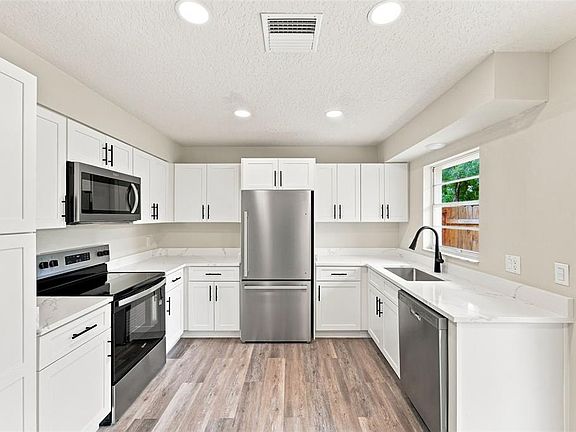 2nd image of 990 LISKEARD AVENUE