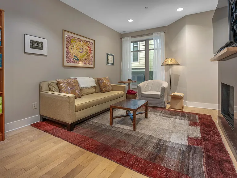 2414 SW Cedar St — Photo 5