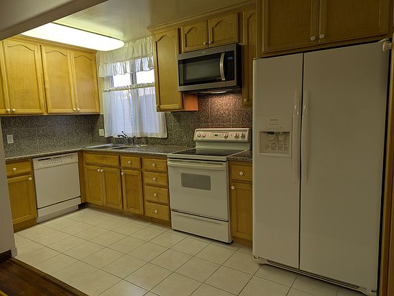 2nd image of 627 41st Ave APT 5