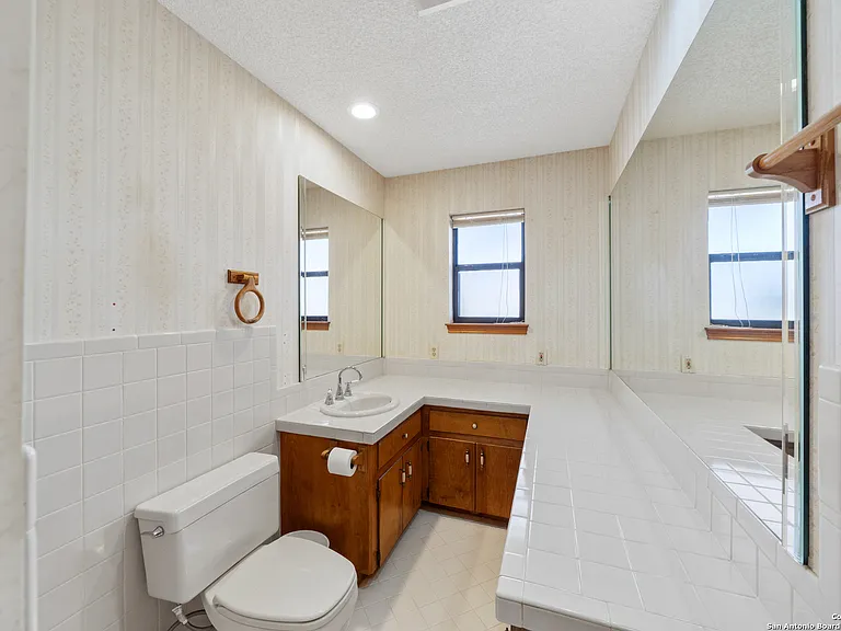 1504 Circle Oak Dr — Photo 21