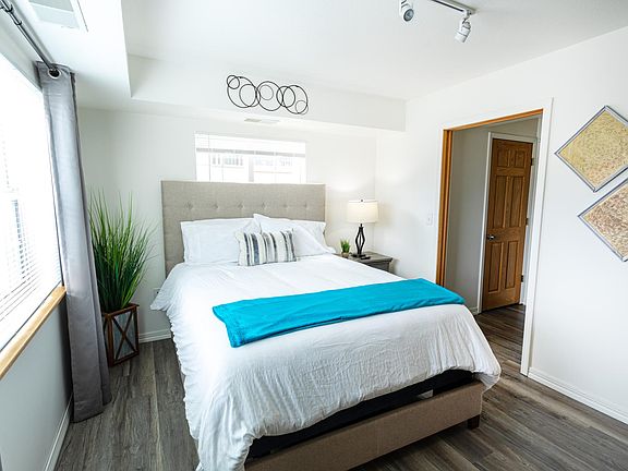 4th image of 500 W Franklin Ave #206