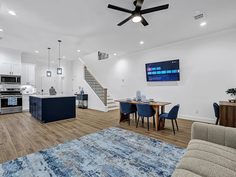 3511B Seabrook St — Photo 2